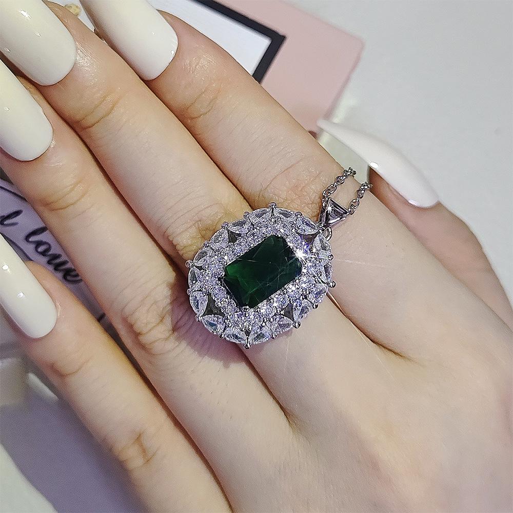Emerald Pendant Zircon Necklace: Classic Vintage Jewelry with Full Diamond Look (X6590)