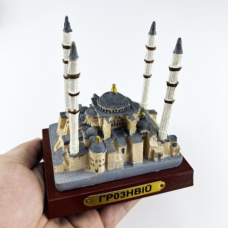 

Famous Building Miniatures 3D Cologne Cathedral Sagrada Familia Istanbul Mosque Building Figurines Home Decor Birthday Gifts