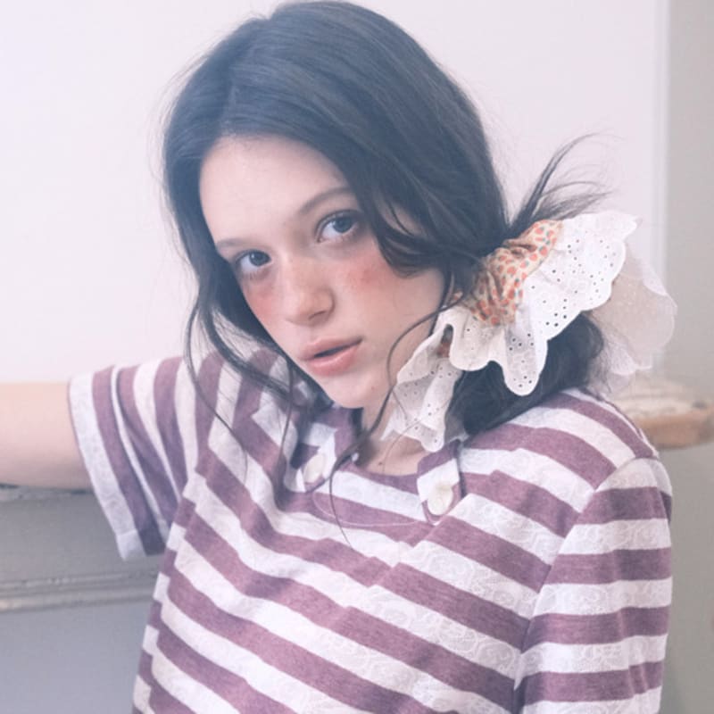 cozing Lace scrunchie_strawberry