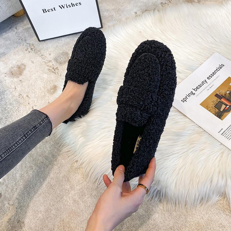 

Women s shoes autumn and winter hairy shoes women s outer wear lamb wool bean bean shoes women s velvet flat cotton shoes 43 чорний