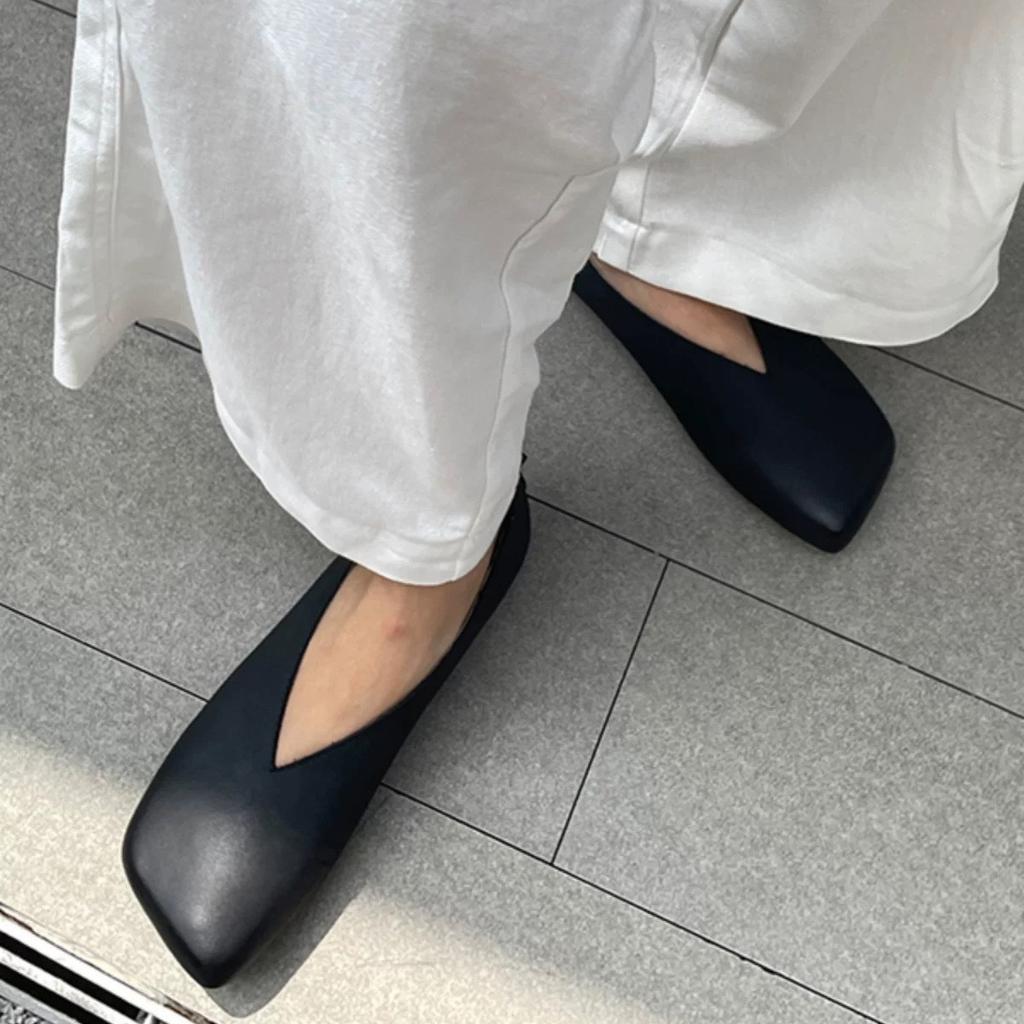 Leather Retro Niche V-mouth Oblique Square Head Flat-bottomed Ballet Shoes Women's 2025 New Spring Fashion Old Single Shoes