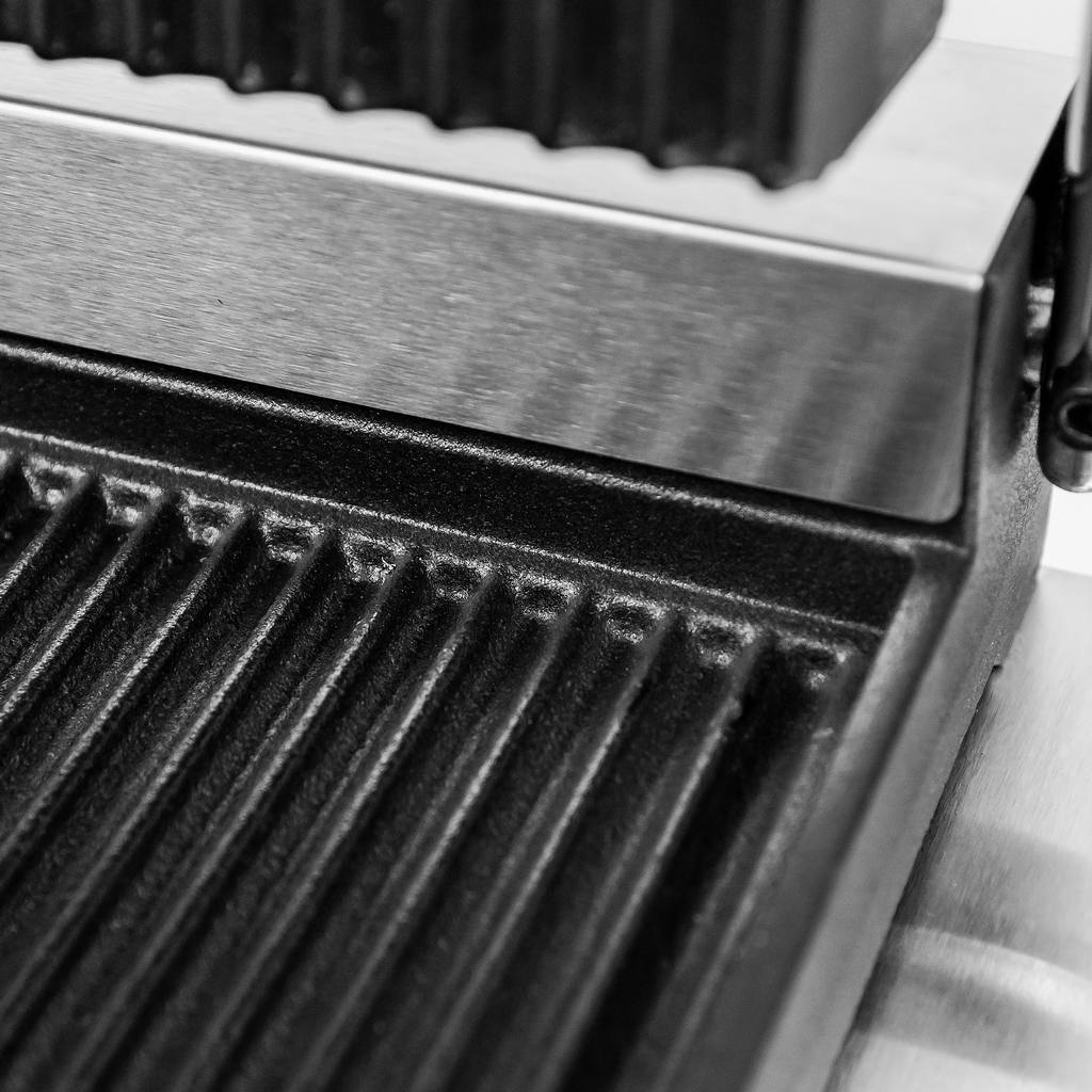 Grooved contact grill Mega-M HB 2300W.230V N