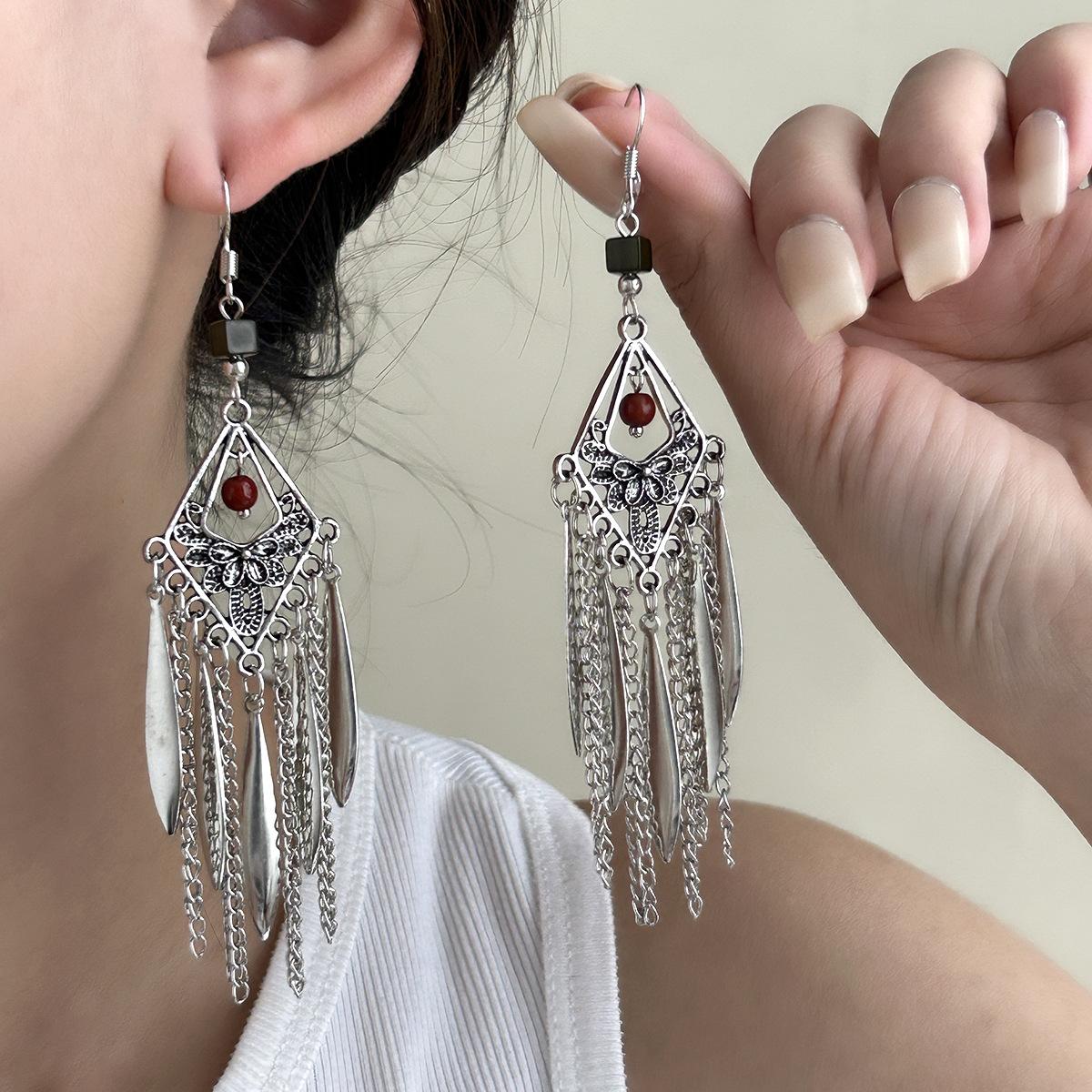 Vintage Exotic Ethnic Style Stud Earrings Long Fringed Rhombus Leaf Earrings High-End Bohemian Style Earrings
