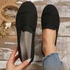 A Flat Knitted Breathable Single Shoe for Women Wearing Breathable Shallow Bean-shaped Shoes On One Foot