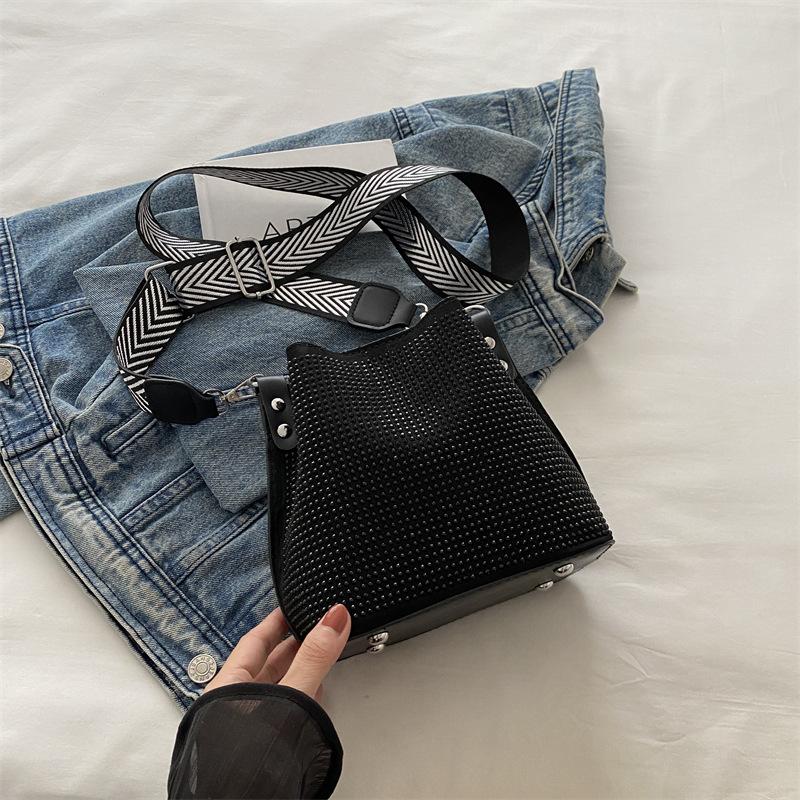 Bag new niche design autumn bucket bag beautiful personality fashion shoulder messenger bag