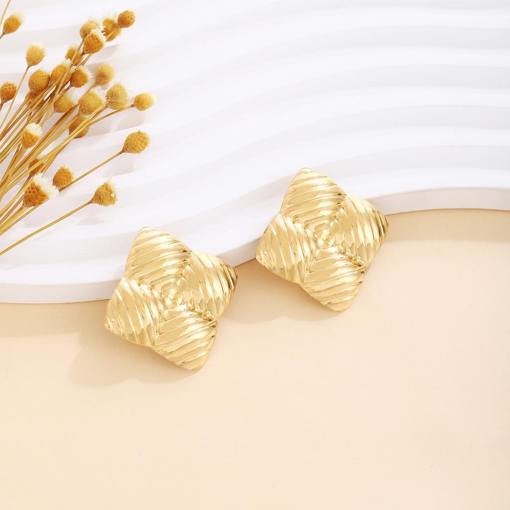 Love Flower Pleated Creative Earrings Women'S Retro Light Luxury High-End Bow Simple Stud Earrings