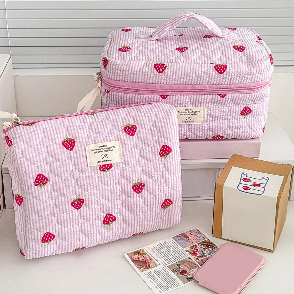Quilted Strawberry Portable Make Up Bags Zipper Closure Skincare Brush Organizer Pouches Cosmetic Pouch for Women and Girls