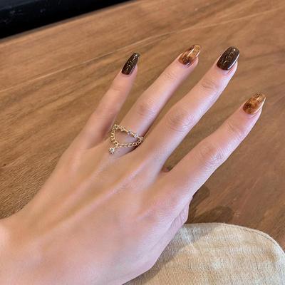 Il nuovo anello in rame con zirconi lucidi a stella con nappa è adatto per la moda femminile, romantico anello regalo per l'anniversario