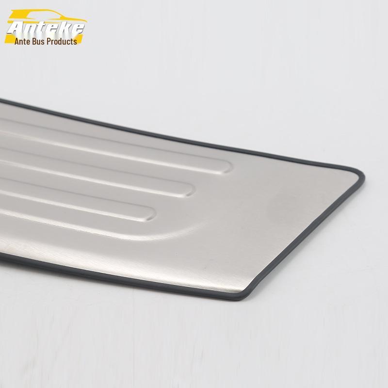 Stainless Steel Protective Tailgate Trim for GS4