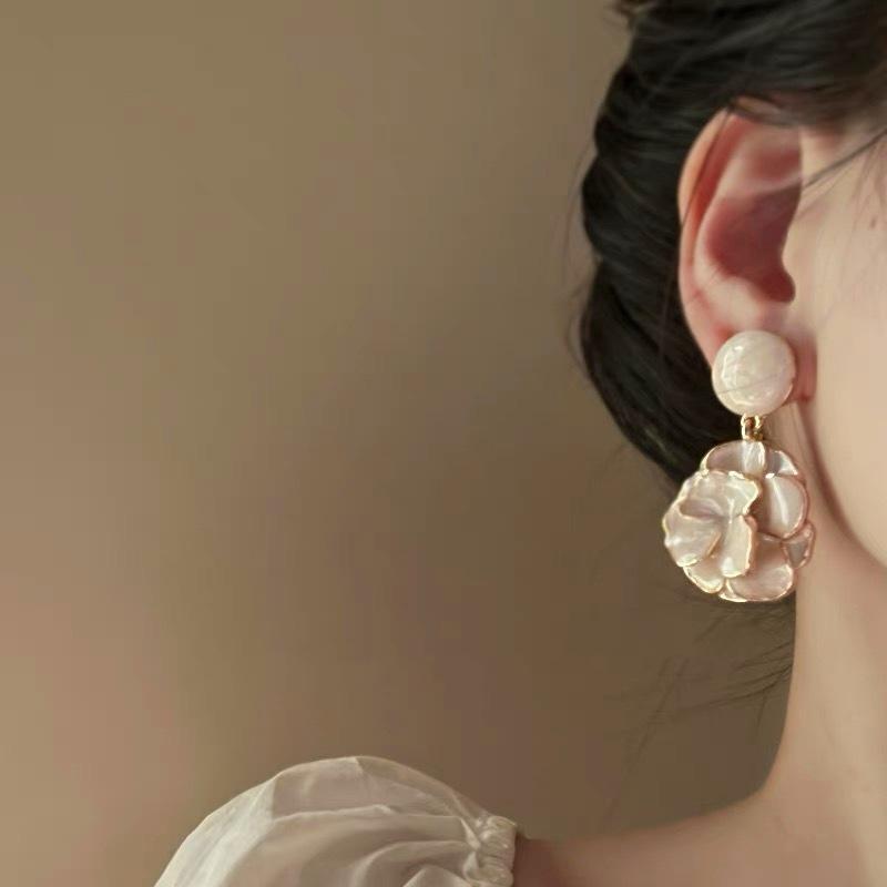 Small Niche Magnolia Flower Painted Three-dimensional Flower Earrings