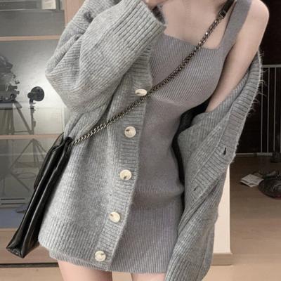 Graues 2-teiliges Kleider-Set Damen Lässiger Langarm-Strickjacke Bodycon Träger-Pulloverkleid Abendparty Gestrickter Anzug 2026 Winter
