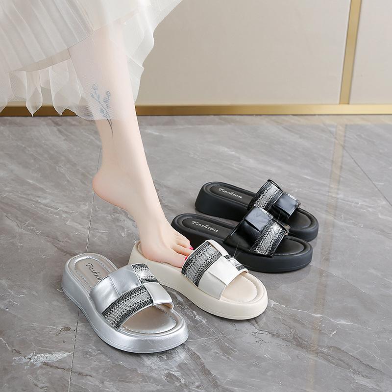 Thick-bottomed outer wear color matching one-word slippers women's spring and summer 2025 new super fire fashion rhinestone seaside beach mop