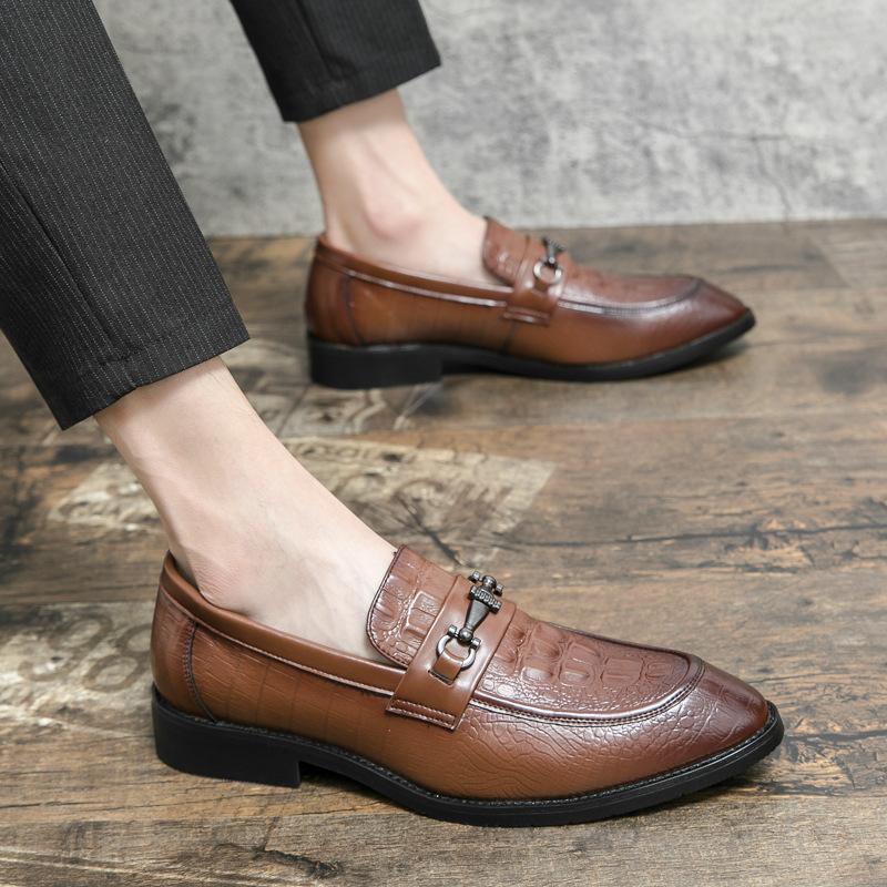 Foreign trade large size men's crocodile pattern embossed pointed head business dress one-pedal leather shoes size 46 autumn new leather shoes