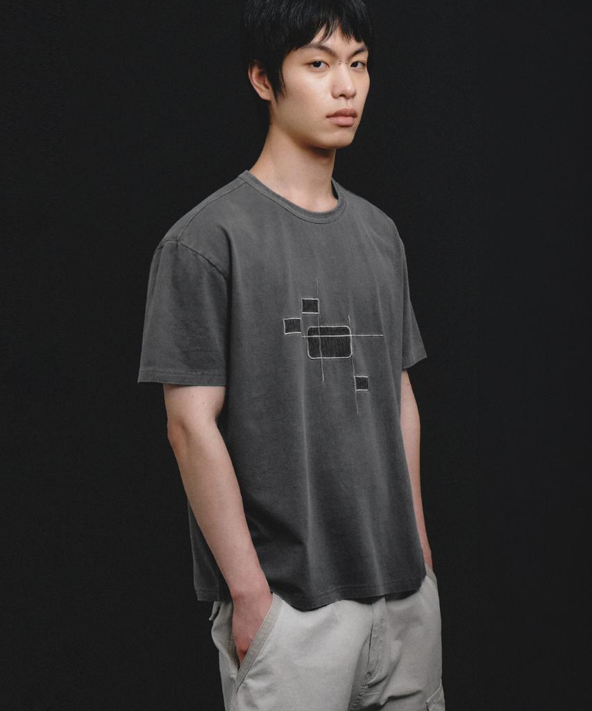 INTEMPOMOOD Distortion Graphic T-Shirt_Charcoal