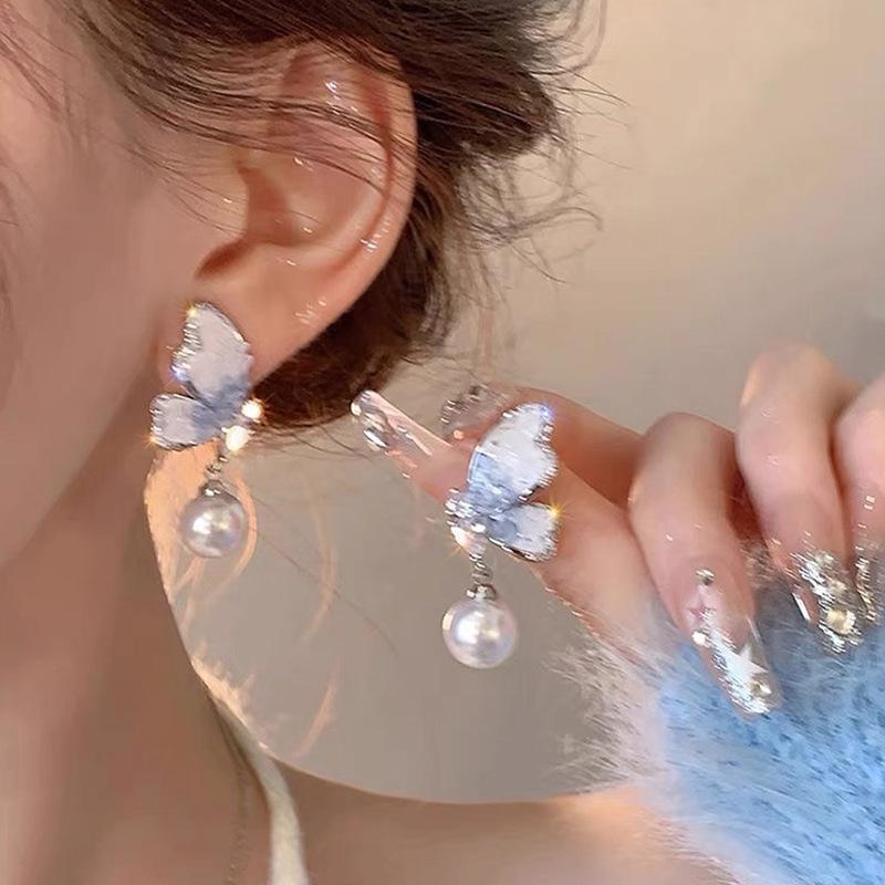 

Butterfly wings crystal zircon ear clips without ear piercings, high-end sense light luxury temperament stud earrings, exquisite niche earrings