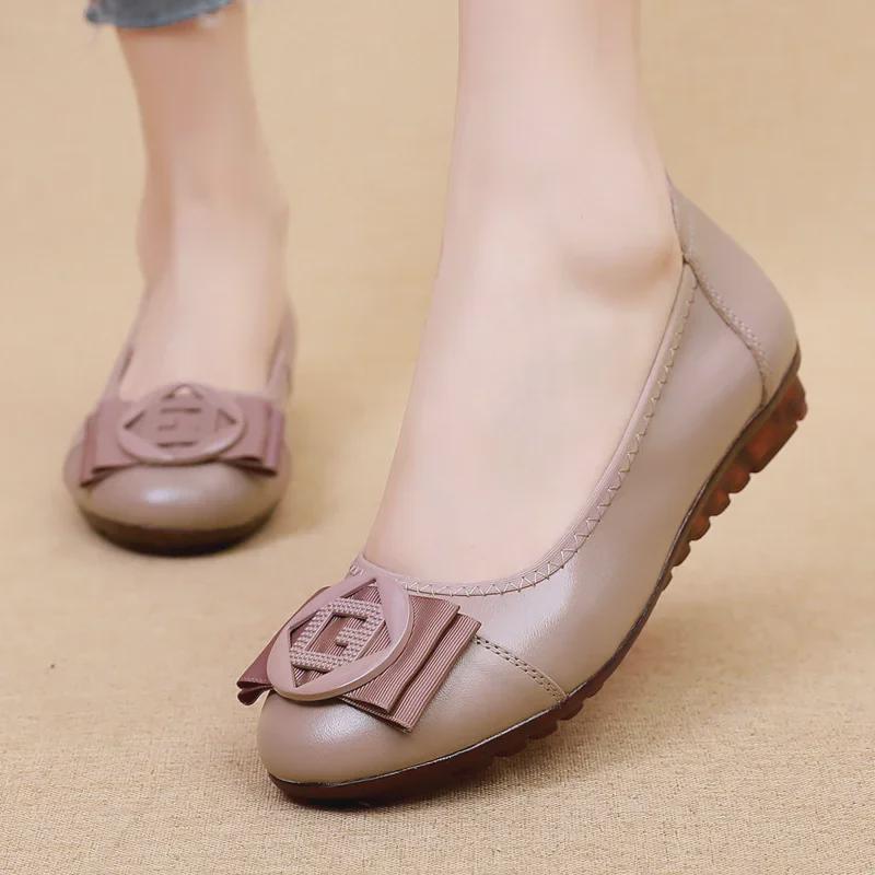 Comfortable Non-Slip Leather Flats for Women - Ideal for Spring & Autumn, Perfect for Middle-Aged & Elderly