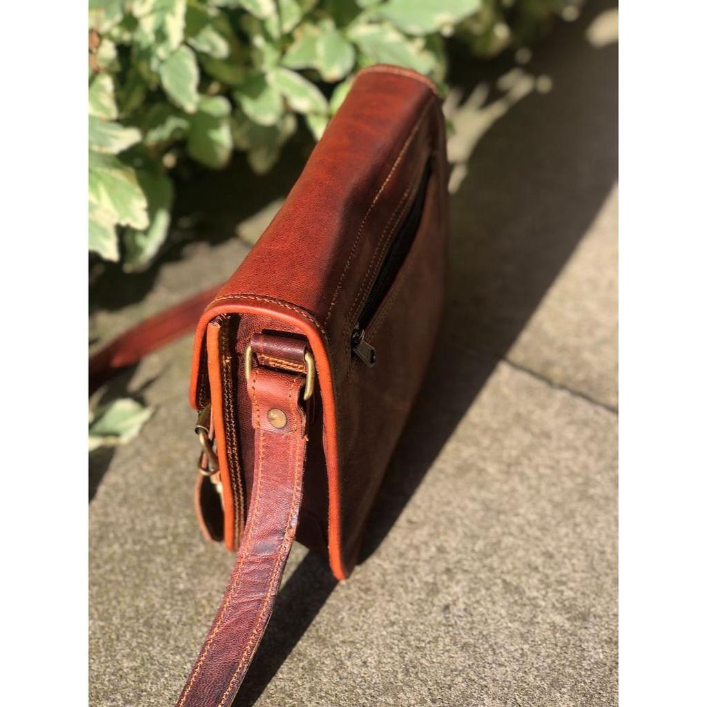 Malá kožená brašna, tradiční brašna, kožený messenger 7”x9”, malá hnědá kabelka, rustikální kožená crossbody kabelka, kožená taška přes rameno