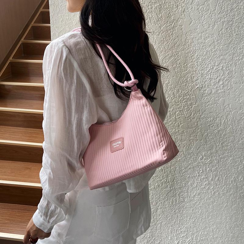 2026 Crescent Pleated Underarm Bag: Fashionable, Textured, Simple & Elegant Single Shoulder Crossbody