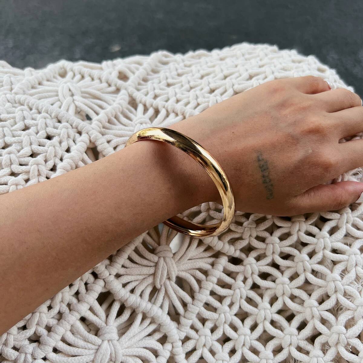 

Ingemark 3 Styles Hip Hop Stacked Round Wide Bangles for Women Trend Punk Glossy Metal Chunky Bracelets Grunge Jewelry Steampunk