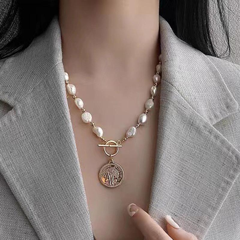 Exquisite Baroque Freshwater Pearl Necklace - Fashionable, Versatile, Light Luxury Clavicle Chain Design