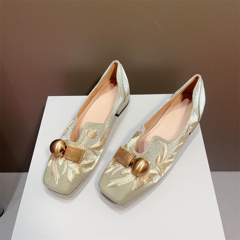 Retro new Chinese style 2025 spring new low-heeled women's shoes square head single shoes women's beanie shoes flat loafers