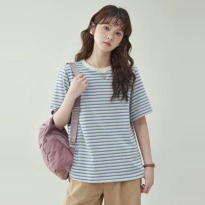 Damska Minimalistyczna Koszulka T-shirt w Niebiesko-Białe Paski z Obniżonymi Ramionami Krótki Rękaw