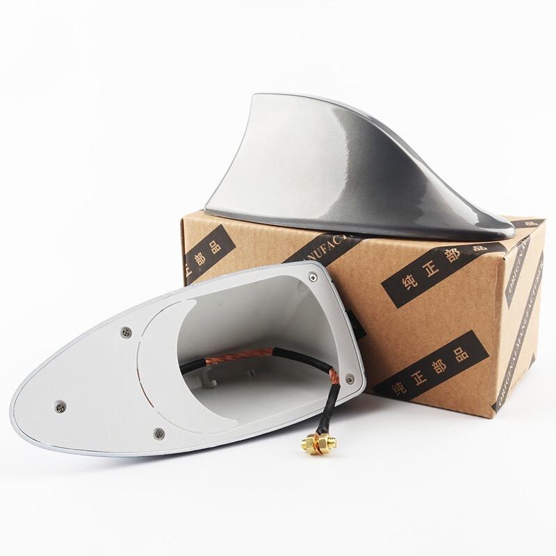 Wodoodporna uniwersalna antena samochodowa radiowa, antena dekoracyjna w kształcie płetwy rekina z podstawą z taśmą klejącą i funkcją radia FM/AM