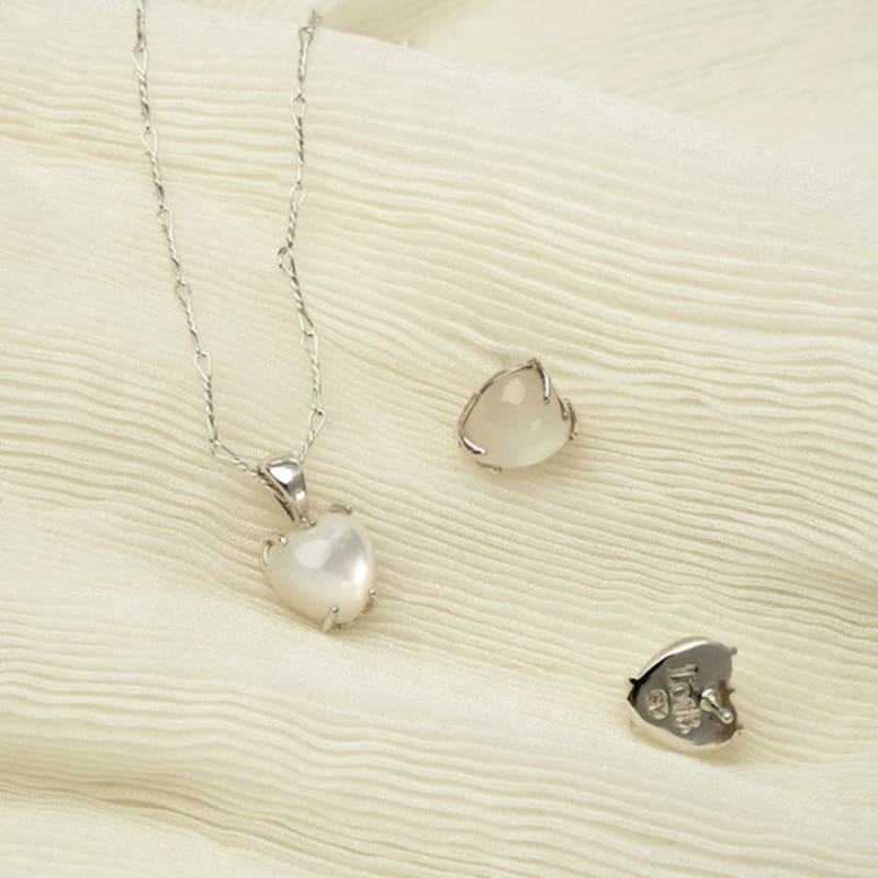 

Love of the Bush THIN CHAIN HEART WHITE