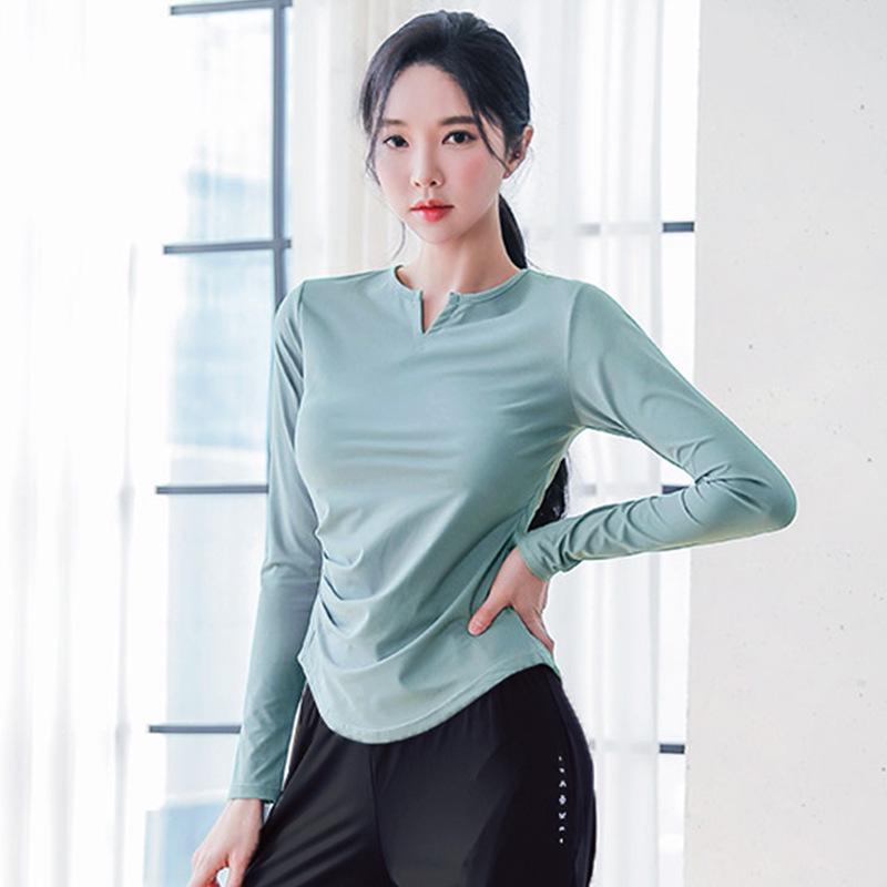 Women's Plus Size Quick-Dry Long Sleeve Sportswear for Running, Yoga, and Pilates.