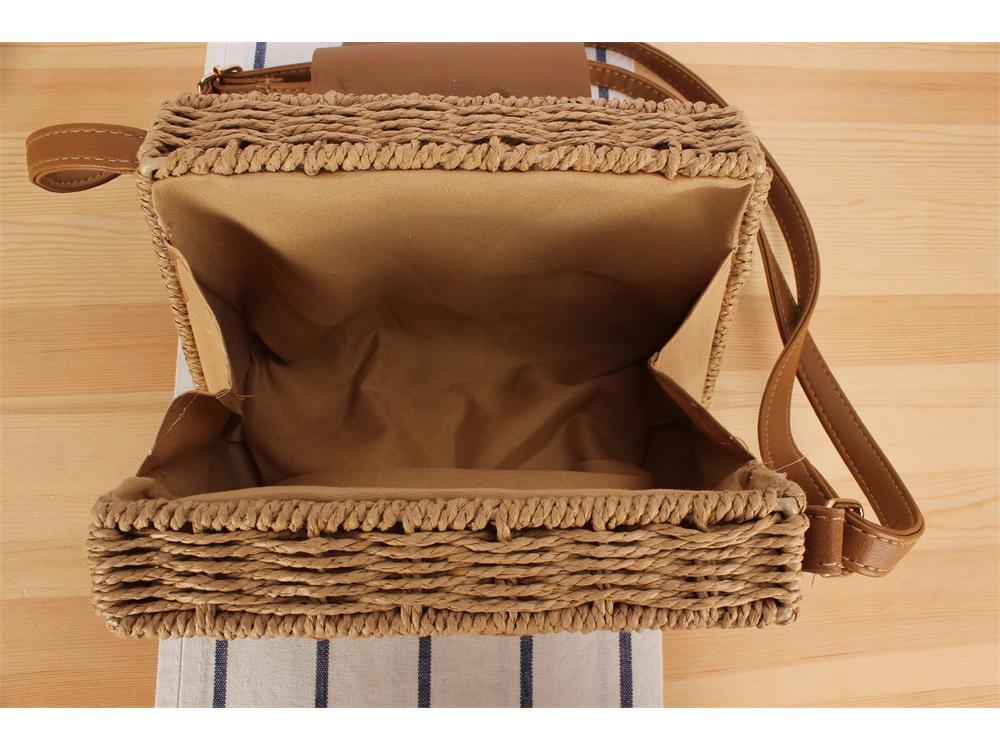 Minimalistisk vävd crossbody-väska i pappersrep för semester vid havet