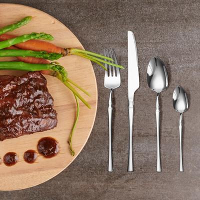 Ensemble d'ustensiles en acier inoxydable de 24 pièces comprenant des fourchettes, des couteaux, des cuillères, un ensemble d'argenterie pour 4 miroirs