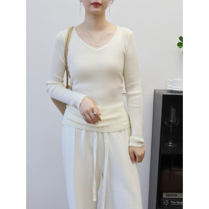 Autumn and winter new streamer design sense solid color knitted bottoming shirt slim and thin temperament sweater pullover woman