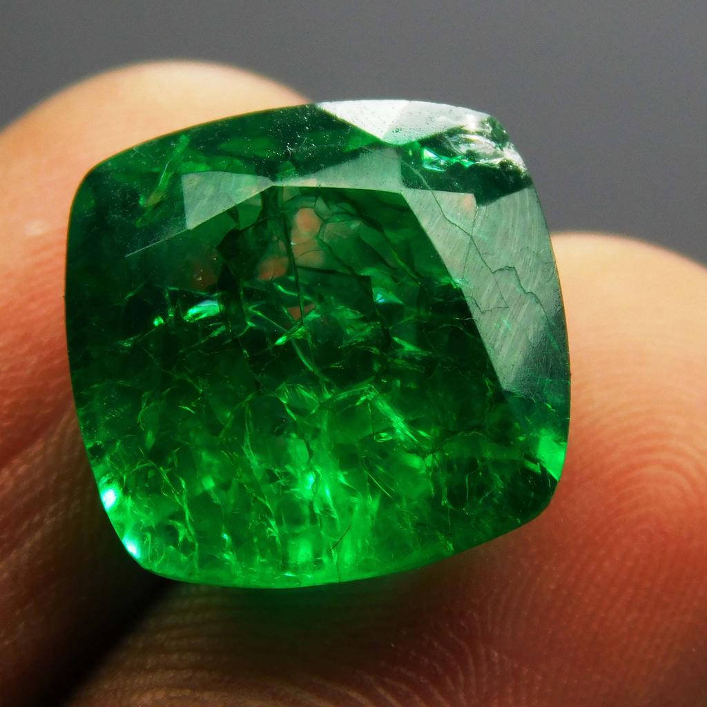 Cushion Cut Natural CERTIFIED 8 Ct Green Colombian Emerald Loose Gemstone A-3505b