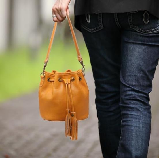 AKIYAMA Drawstring Bag, Shoulder Bag, Women's, Crossbody Bag, Genuine Leather, Small, Simple, 3-Way, 2 Colors (Black)