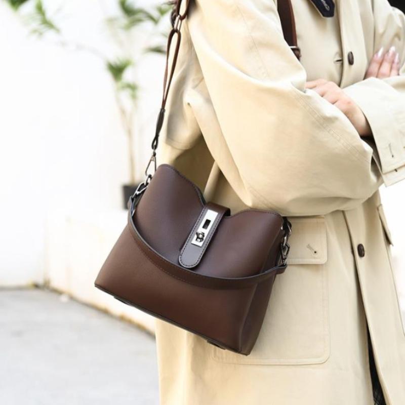 Luxury Leather Shoulder Bag Buckle Design Women Bucket Bag Multicompartment Commuter Briefcase Wide Shoulder Strap Crossbody Bag