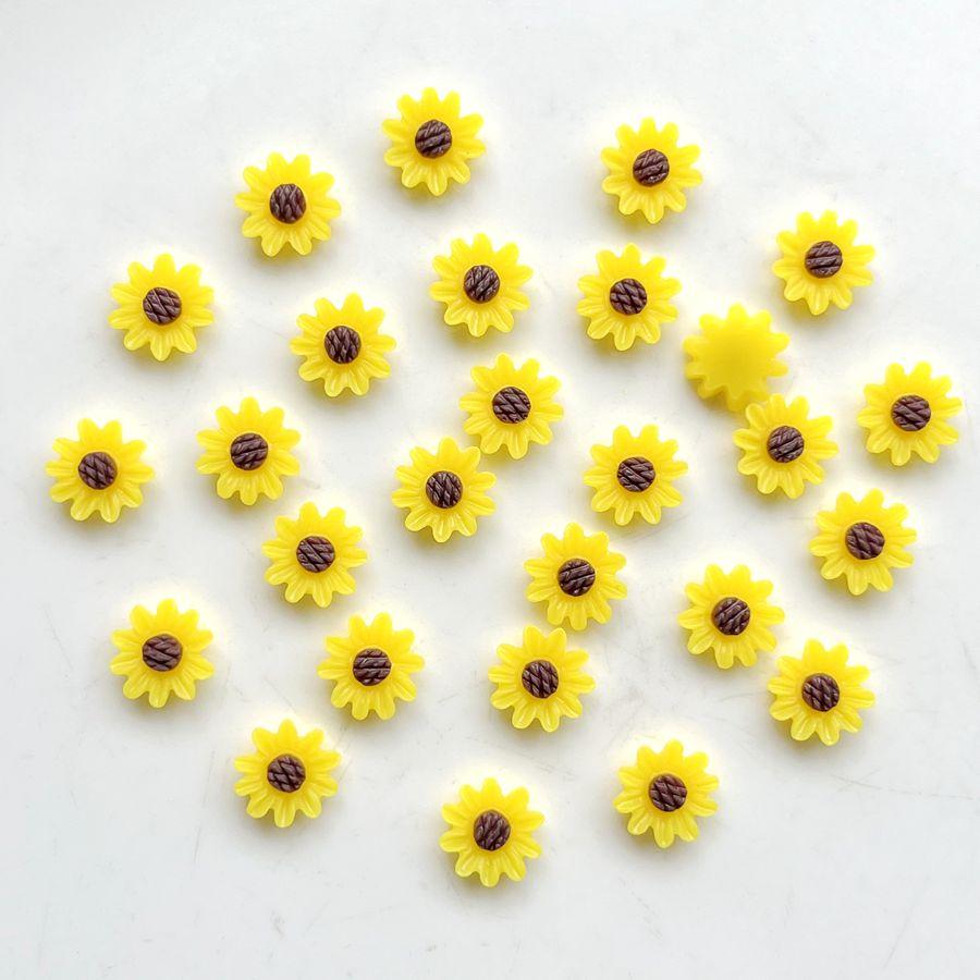 50 Pcs 10mm Chrysanthemum Scissors Craft Scrapbook Decorations for Jewelry Making, Nail Art DIY, and Alluring Flower Accents