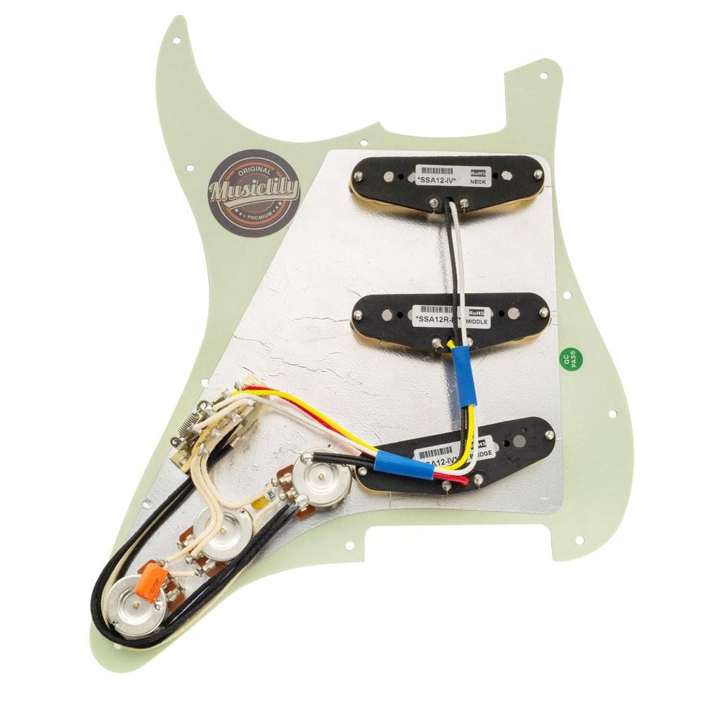 Musiclily Pro SSS Pre-Wired Pickguard for Stratocaster Artec Staggered Alnico 5 Single Coil 3-Ply Mint Green