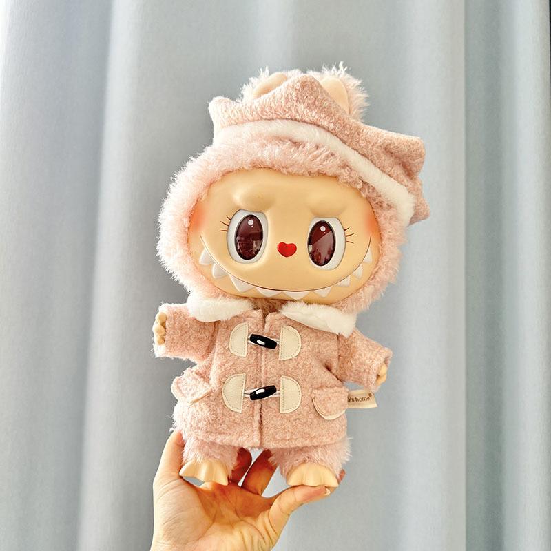 

Большая кукла Лабубу 38 см Одежда Кукла-монстр Розовый Зеленый Шестиугольная шляпа из ракушек Шерстяной модный набор Милый подарок Девочка Наряжать Подарок