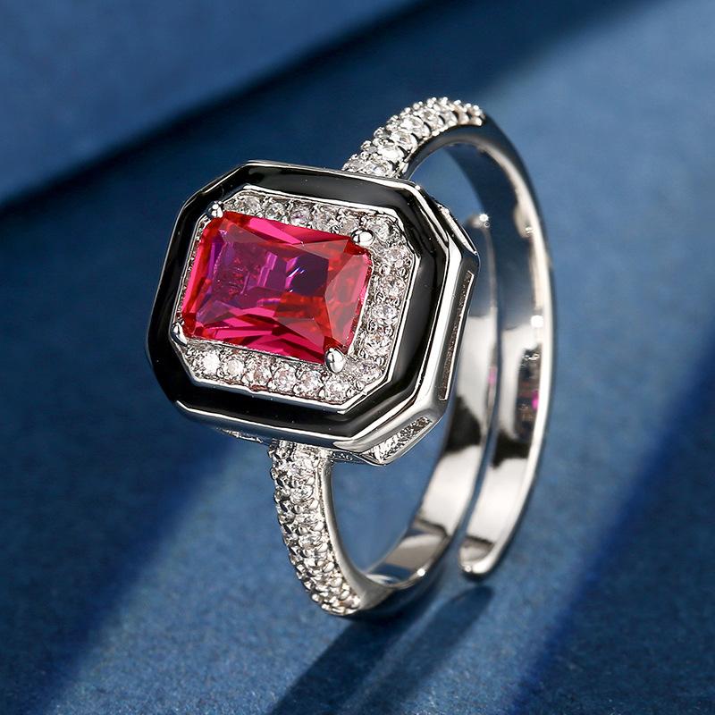 

Ювелирные изделия Медное основание Позолоченное Ретро Имитация Красного Корунда Квадратный Бриллиант Ветровой Набор Женский 6 * 8-5 * 7