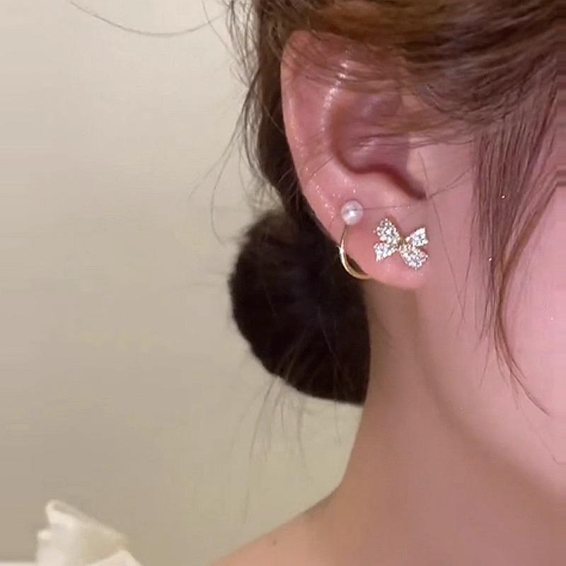 Tamamen Pırlantalı İnci Fiyonklu Küpeler Tasarım Duygusu İki Bantlı Küpeler Mizaçlı Üst Düzey Moda Duygusu ve Çok Yönlü Küpeler Kadın