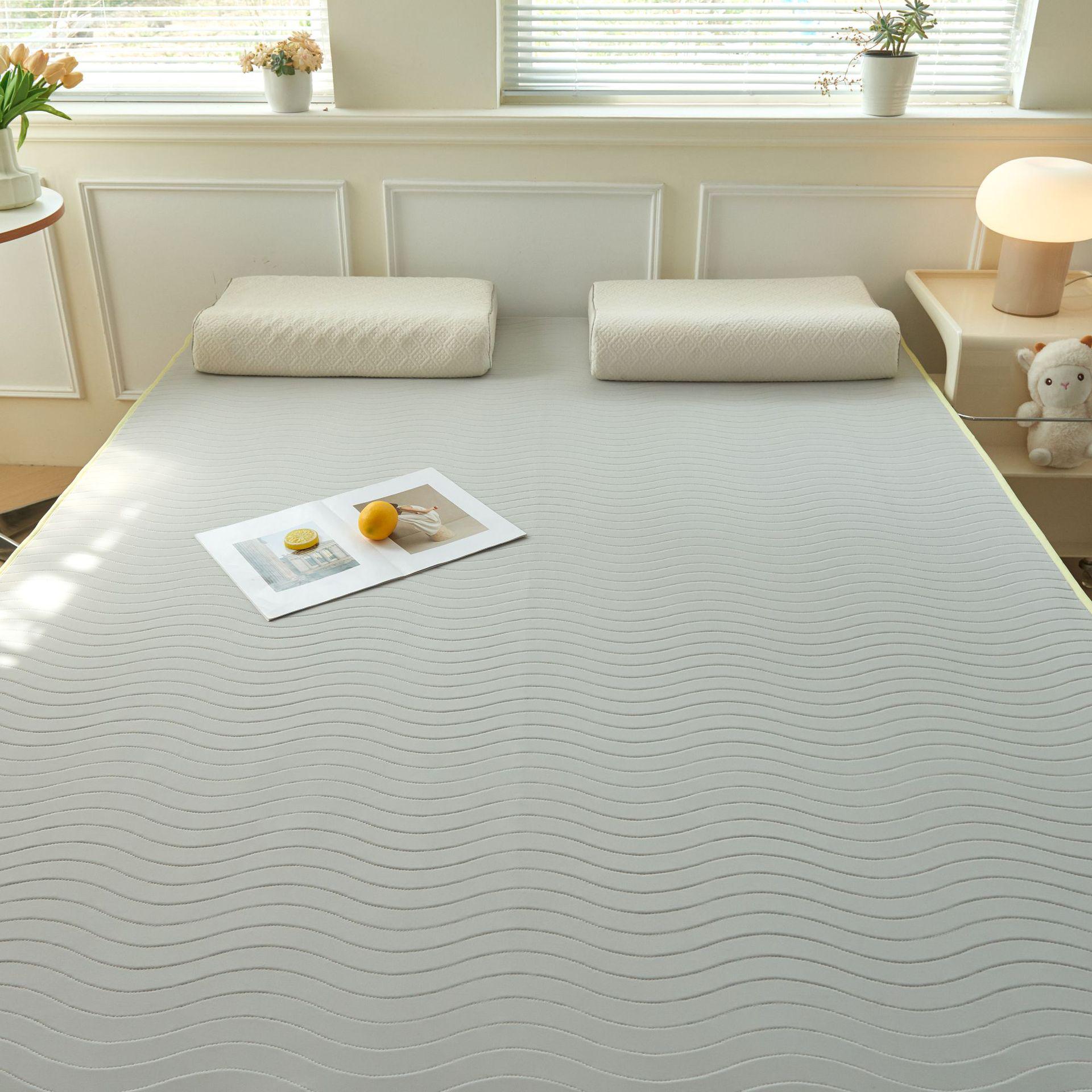 

Летний охлаждающий коврик из ледяного шелка - Класс А, Машинная стирка, для общежитий и детской 150*200cm - Single Bed