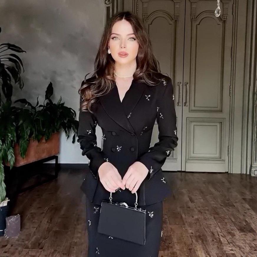 Vestido Largo Elegante para Mujer Otoño 2025 Estilo Retro con Cuello en V y Cintura Ceñida Estilo Europeo y Americano