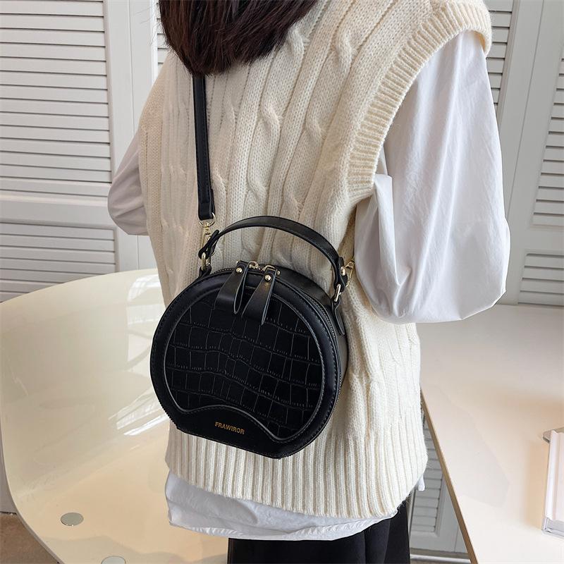 High texture retro shoulder messenger bag 2025 personalized foreign style bag ins Internet celebrity Korean version small square bag