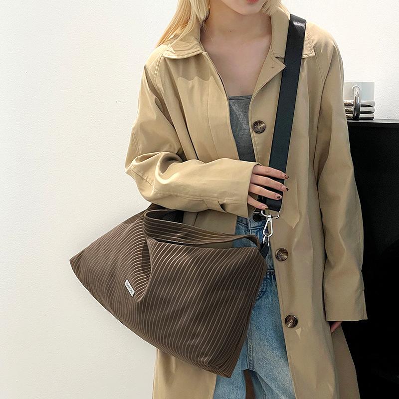 New Lazy Trend Shoulder Bag Large Capacity Tote Bag Casual Versatile Underarm Bag