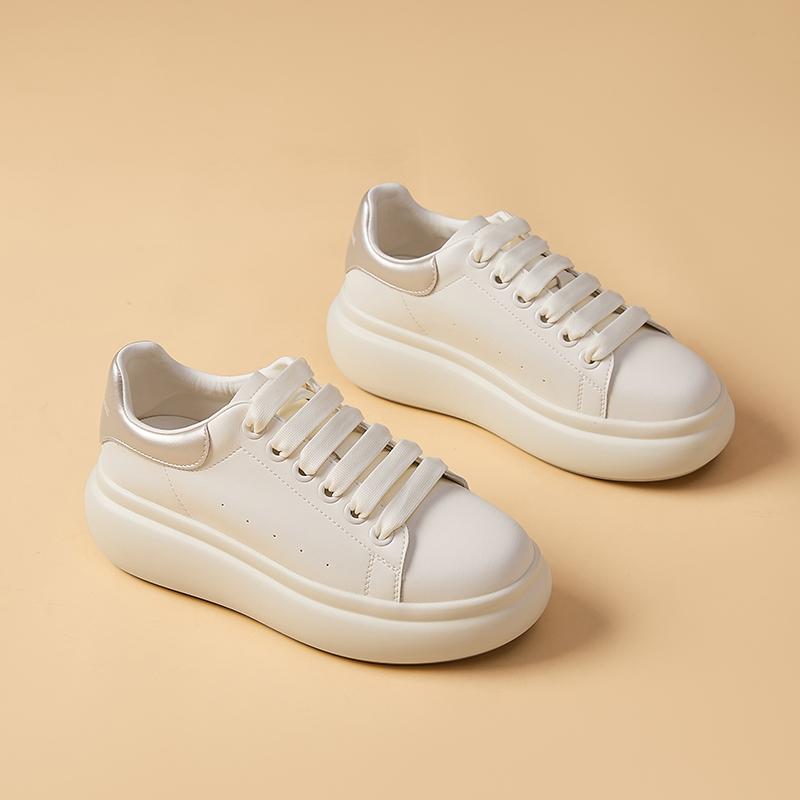 Glossy Heel Tab Sneakers Women Five Eyelet Platform Round Toe Slanted Vent Marks Thick Pale Shoes