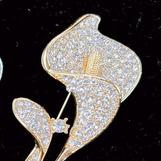 Women Brooch Sparkling Rhinestone Inlaid Common Callalily Shape Anti-Exposure Buckle Suits Shirts Sweaters Bags Pin Outfit Accessory