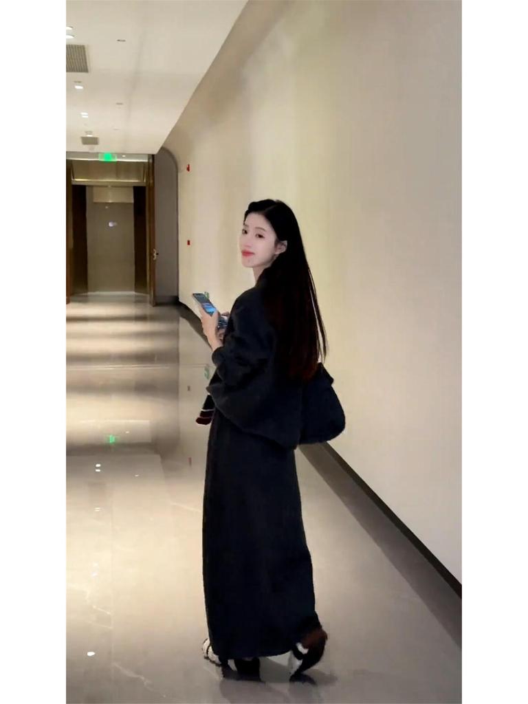 Korean Style Gray Knit Sweater & Skirt Set for Autumn/Winter 2025 - Women's Deep Winter Outfit