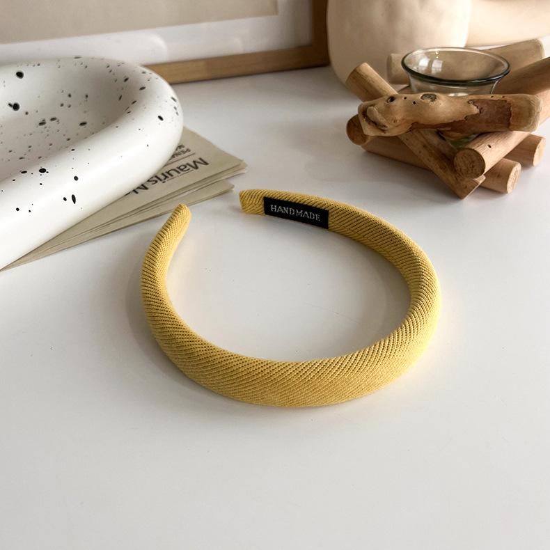 

The Korean-style Versatile High-top Thin Sponge Hairband for Autumn and Winter Is A New Candy Color Retro Headband for Going Out and Pressing Hair