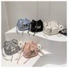 Trendige PU-Beuteltasche für Damen in Schwarz, Pink, Blau, Weiß, Silber mit stilvoller Steppung