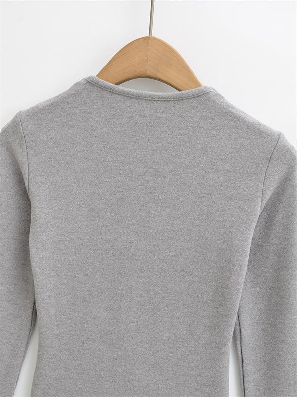 Chic French V-Neck Zipper Long Sleeve Slim Fit T-Shirt for Women, Autumn/Winter High-End Style.